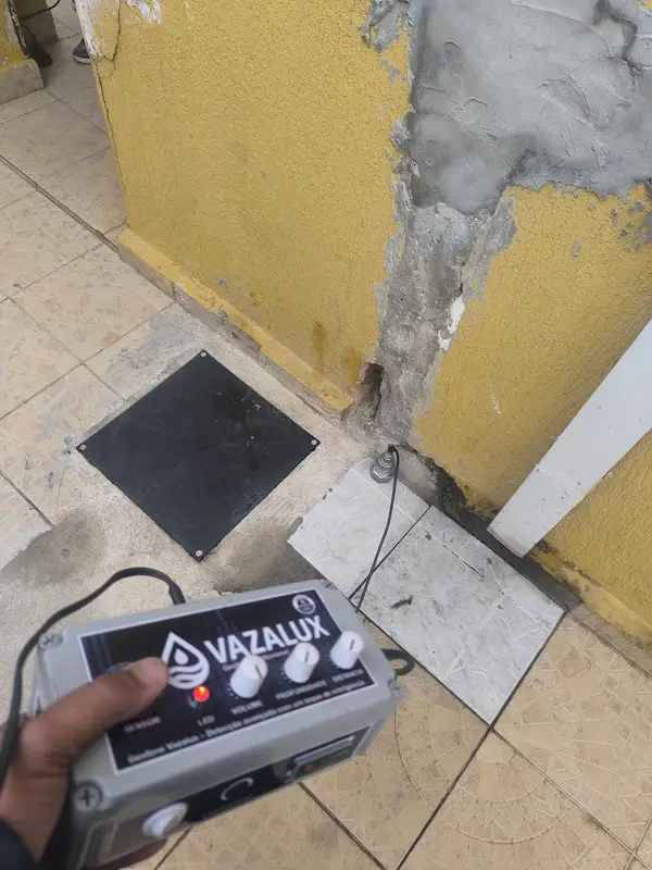 Detecção de vazamento sem quebra com geofone profissional Vazalux Pro
