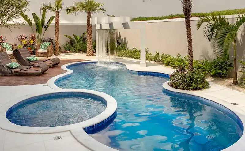 Vazamento em piscina de alvenaria: causas e como identificar